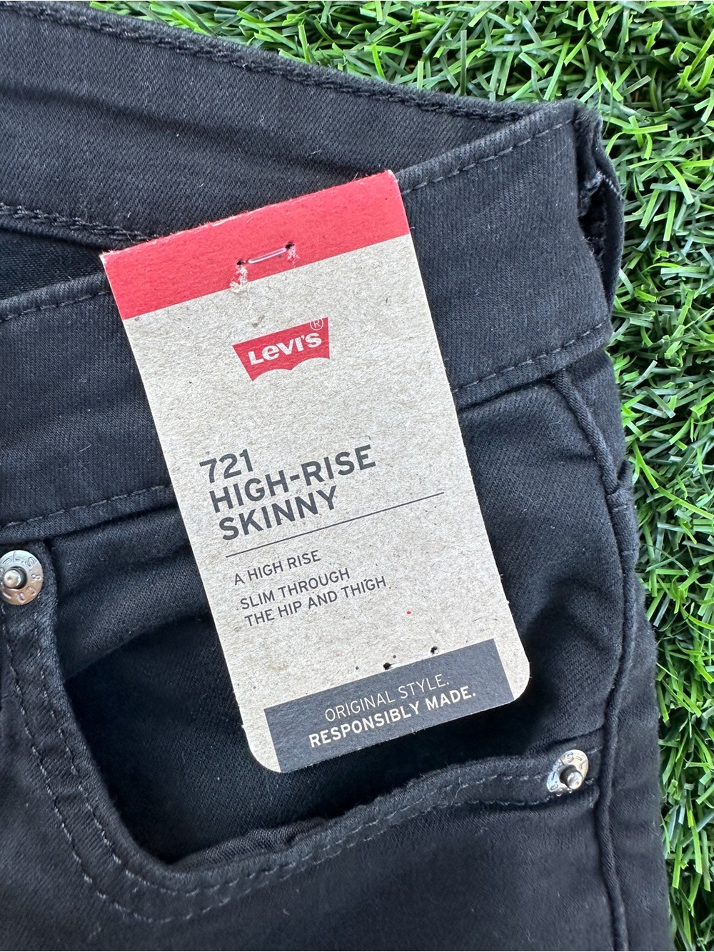 Levi's Women’s 721 High-Rise Skinny Jean - Picture 3 of 4